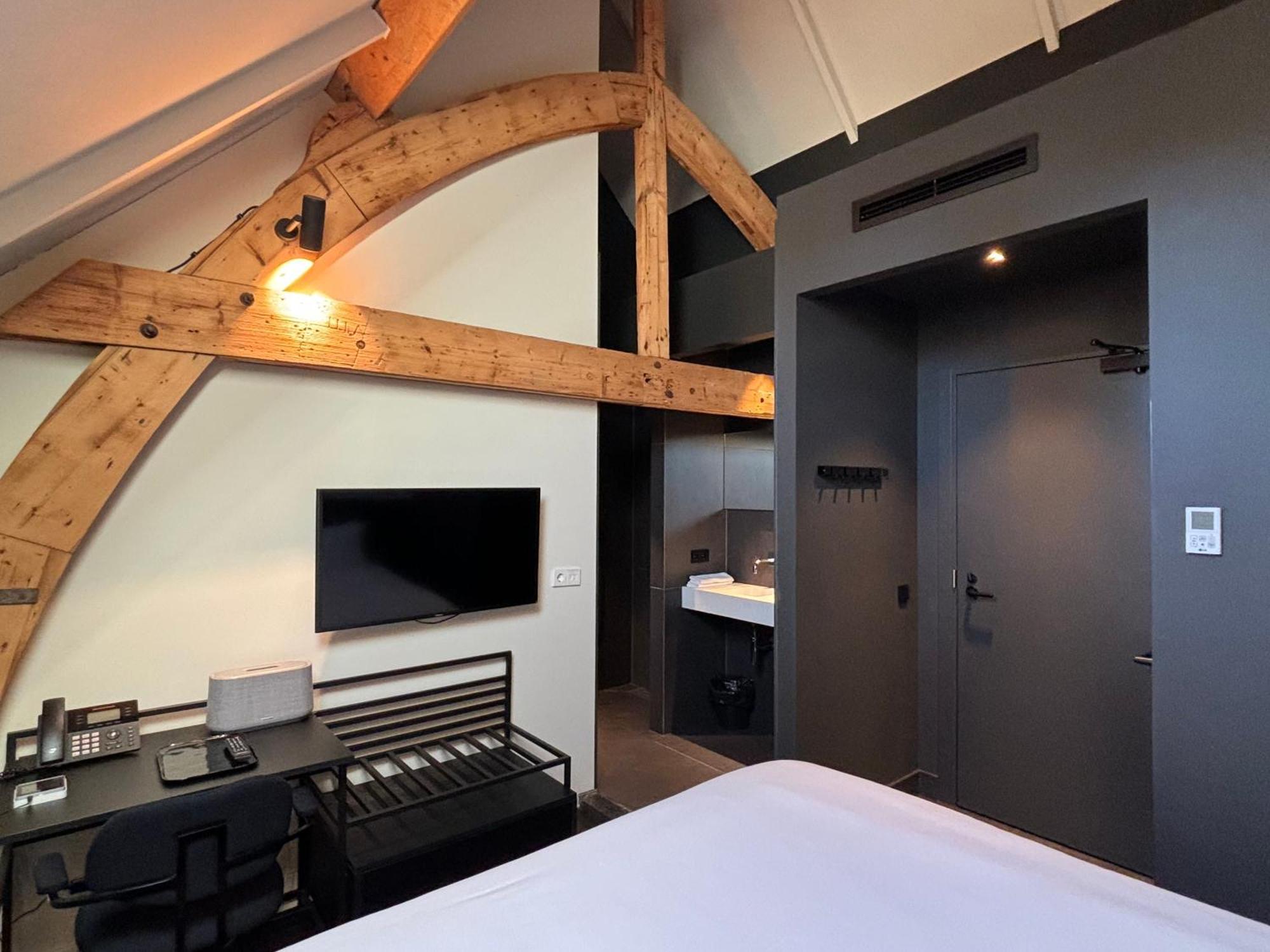 Kazerne Hotel - Member Of Design Hotels آيندهوفن الغرفة الصورة