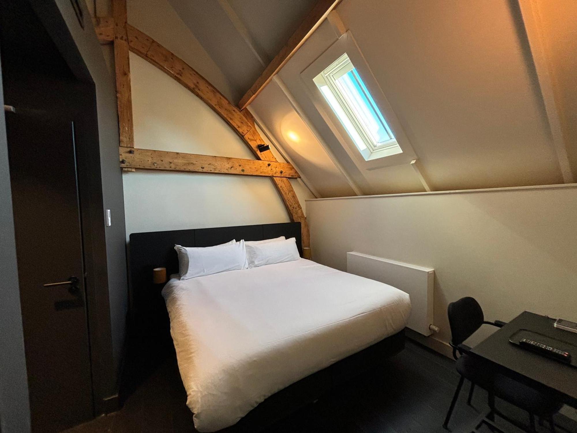 Kazerne Hotel - Member Of Design Hotels آيندهوفن الغرفة الصورة